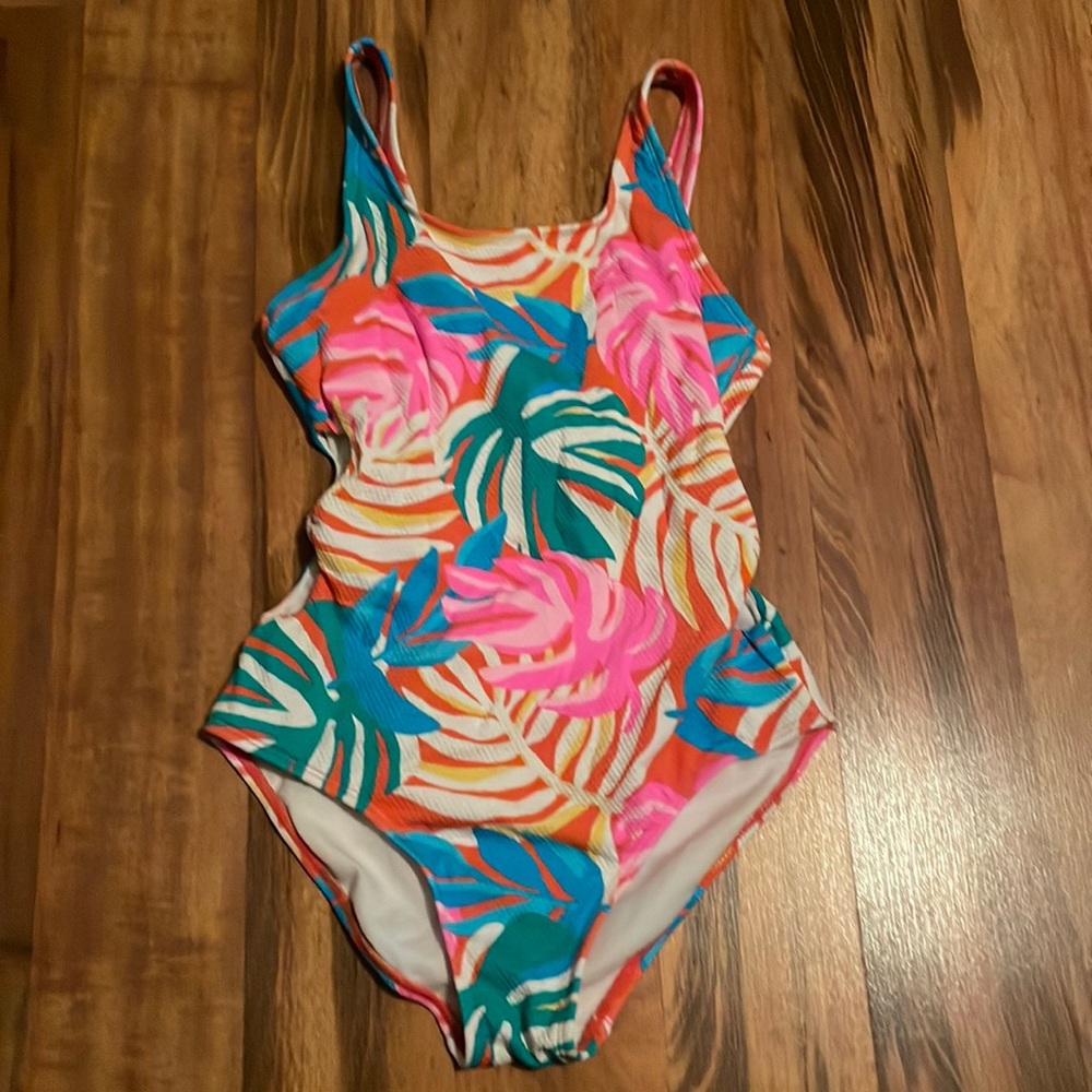 A swim suit that DOES NOT have padding, girls L, from Cat & Jack.